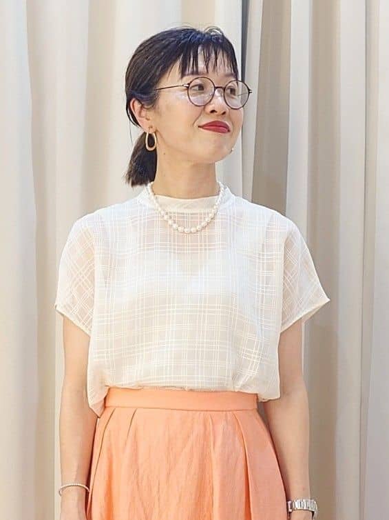 MUTSUKOさんの「UNTITLED｜【シアー】チェックスタンドネックブラウス」を使ったコーディネート