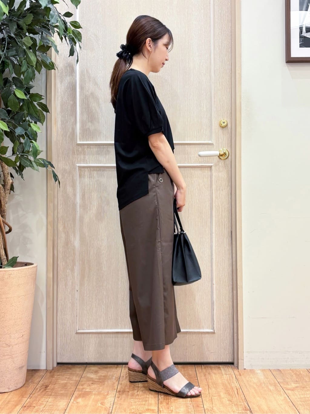 なみさんの「SHOO･LA･RUE｜【S-LL/ひんやり/UV】スキッパーネックで女性らしい きれい見えトップス」を使ったコーディネート