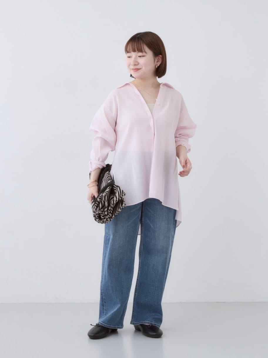 sakuさんの「INDIVI｜【体型カバー／清涼感】シアーオーバーシャツ」を使ったコーディネート