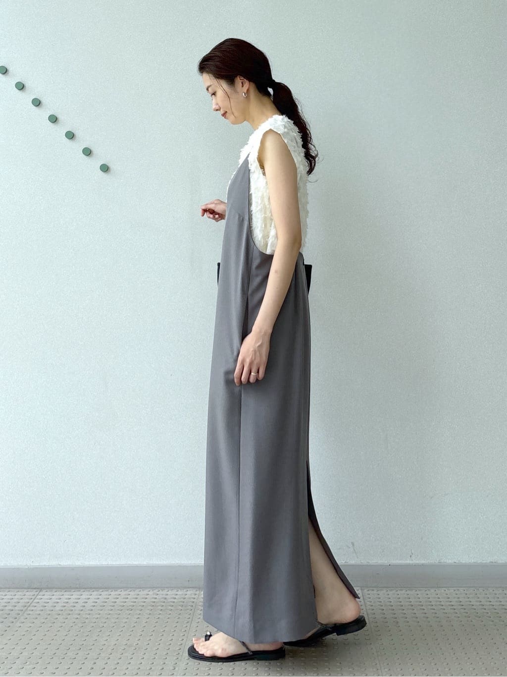 saitoさんの「DRESSTERIOR｜◆【美人百花/モデル美香着用】コンフォートアイラインキャミワンピース」を使ったコーディネート