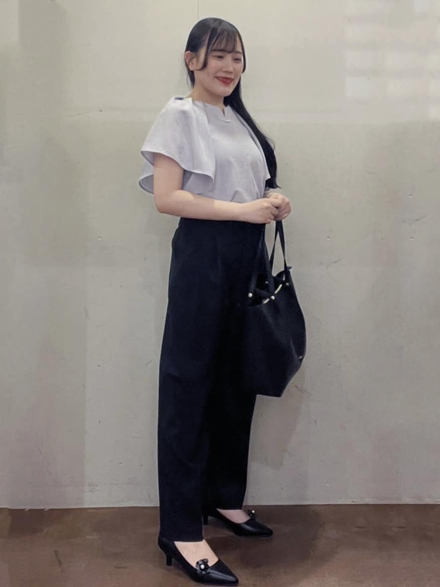 Hitomiさんの「index｜《7色展開／S-LLサイズ》フリルタックスリーブキーネックブラウス【吸水速乾／洗濯機可／イージーアイ」を使ったコーディネート