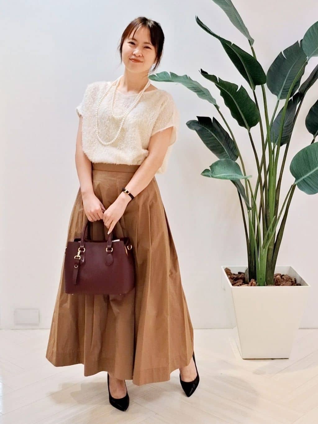 YuKaRiさんの「UNTITLED｜【セットアップ可/洗える】フェザーフレンチスリーブブラウス」を使ったコーディネート