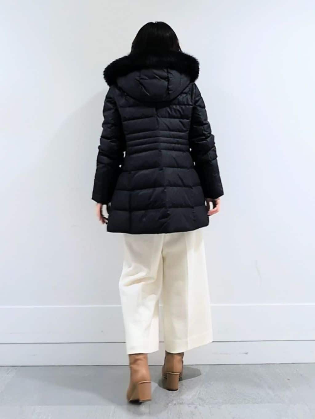 ミズタさんの「UNTITLED｜【はっ水機能/フード取り外し可】ミディダウンコート」を使ったコーディネート