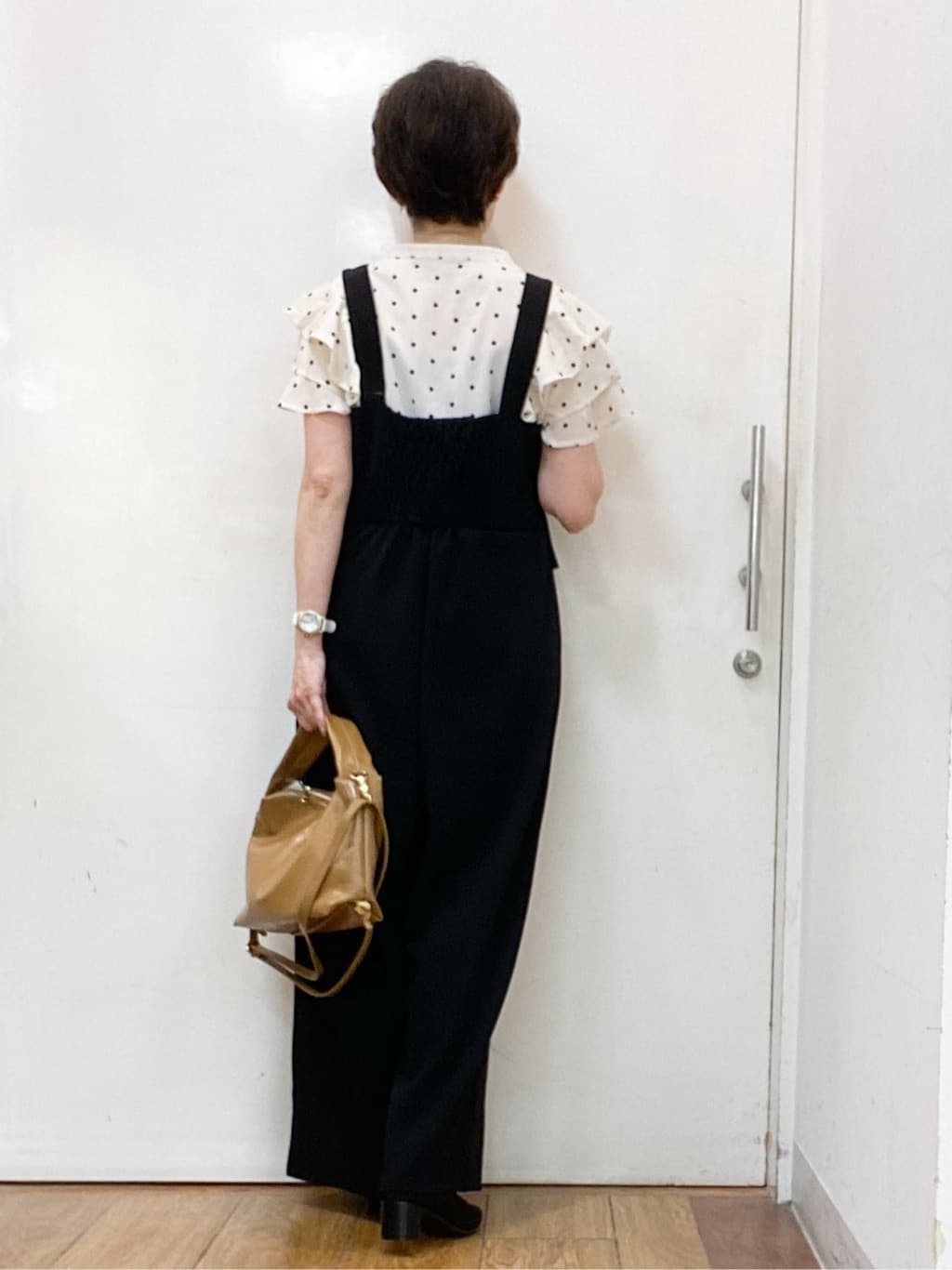 みぃさんの「SHOO･LA･RUE｜【無地/ドット柄】お袖フリルが華やぐ きれいめブラウス」を使ったコーディネート