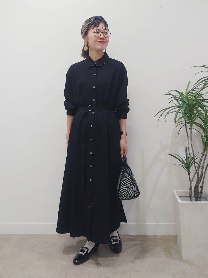 MUTSUKOさんの「UNTITLED｜【前開きボタン/ベルト付/羽織シャツ/】2WAYトレンチ風ワンピース」を使ったコーディネート