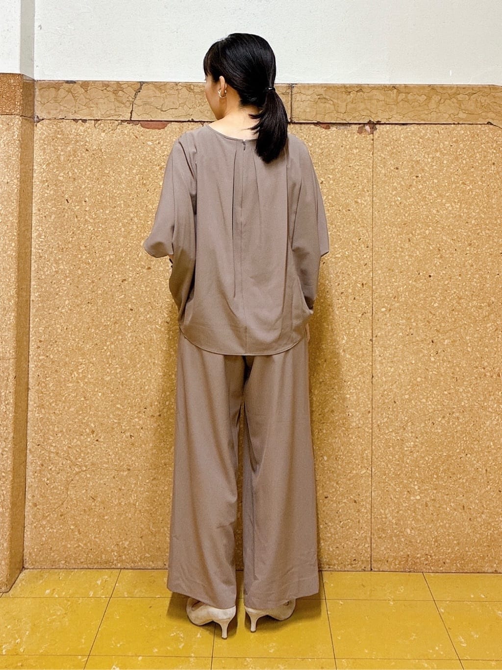 hattoriさんの「INDIVI｜【UVケア／SETUP可能】エアリージョーゼット ワイドパンツ」を使ったコーディネート