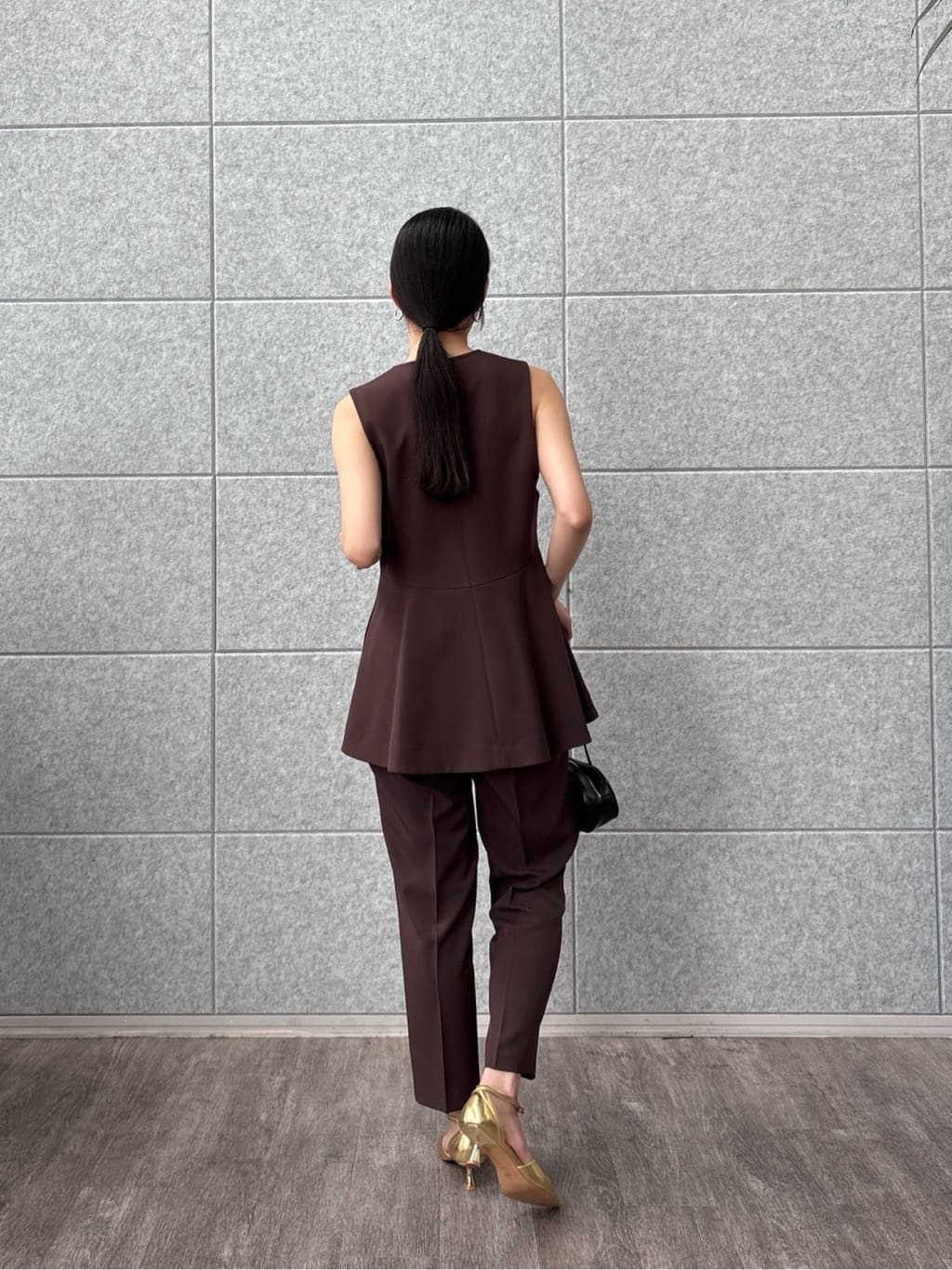 ひなさんの「INDIVI｜Comfy SET UP｜イージーテーパードパンツ【セットアップ対応／通勤/カセット服】」を使ったコーディネート