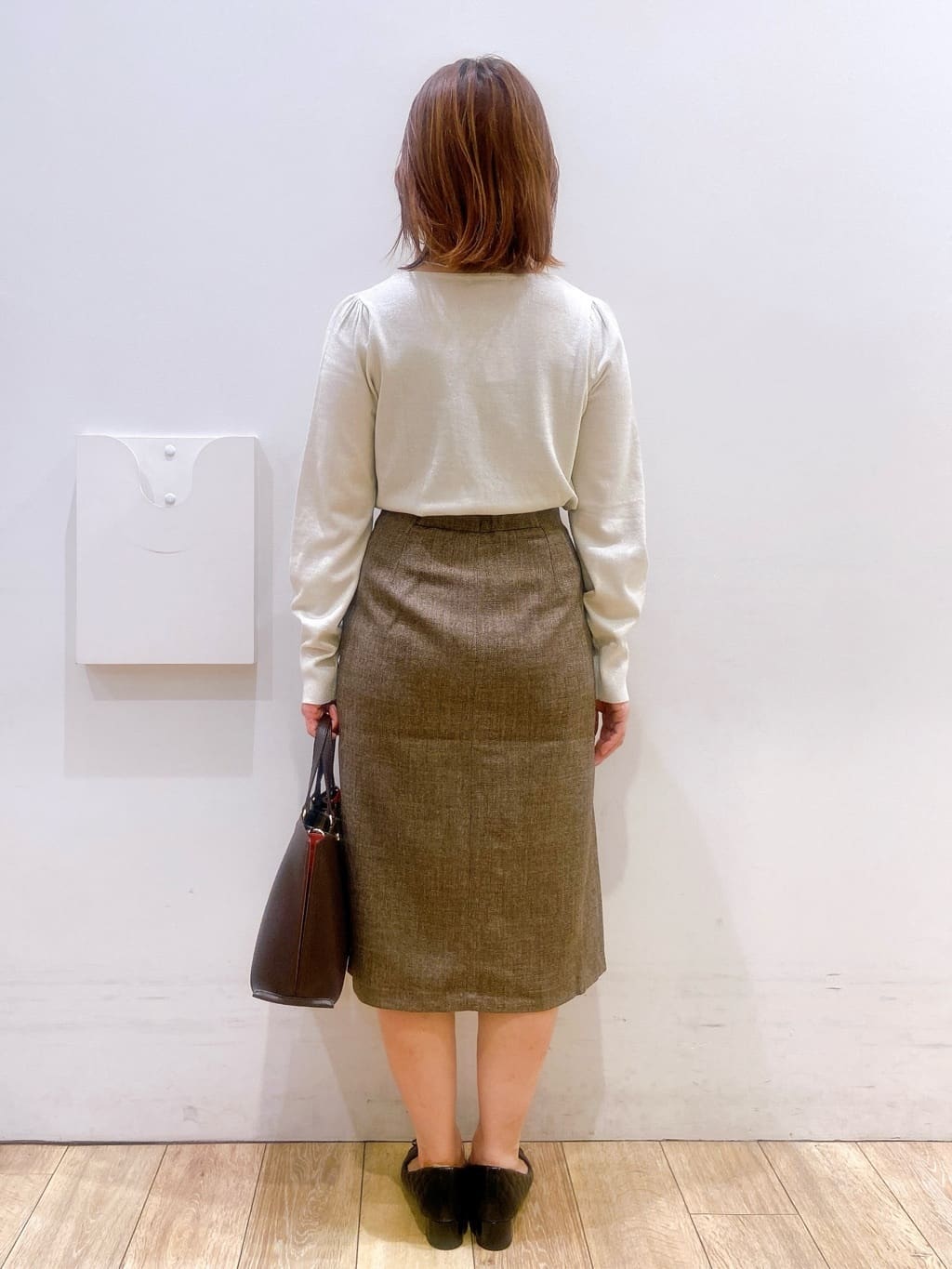 YUKOさんの「index｜パール調パーツ付きクルーネックニット【洗濯機OK】《8col／XS～3L》」を使ったコーディネート