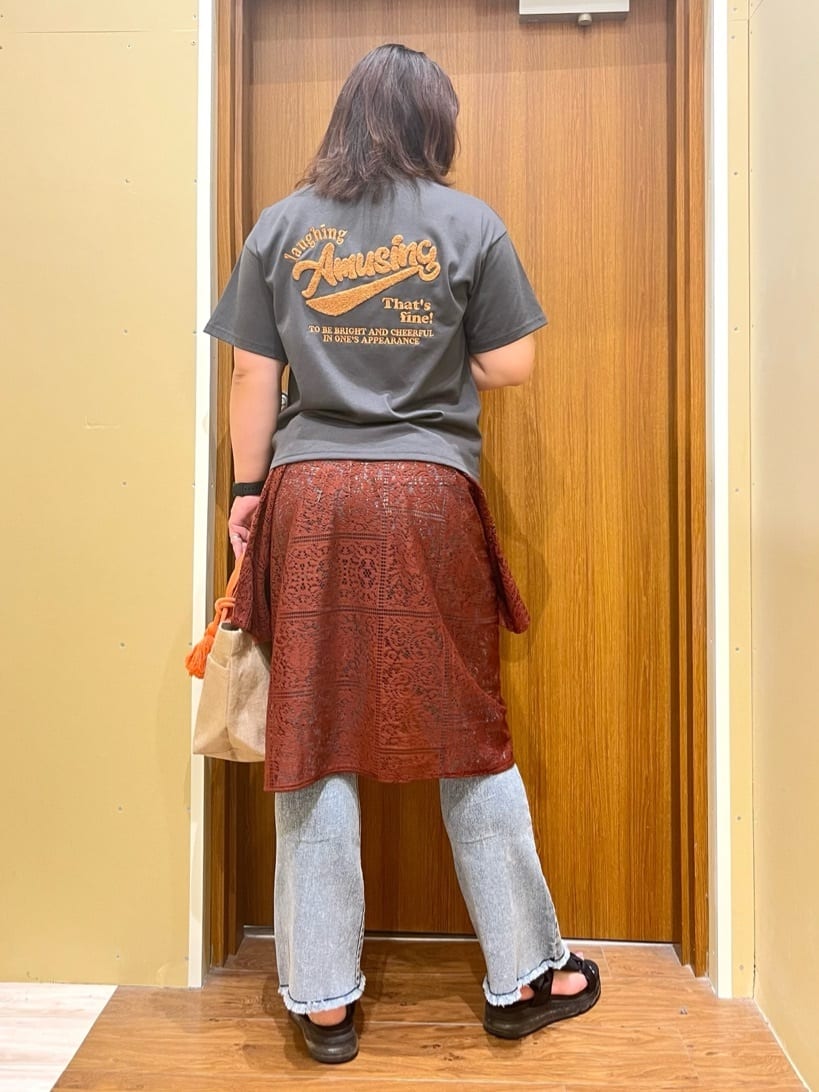 TUMU-TUMUさんの「SHOO･LA･RUE｜大人レトロスタイルに レースポンチョシャツ」を使ったコーディネート