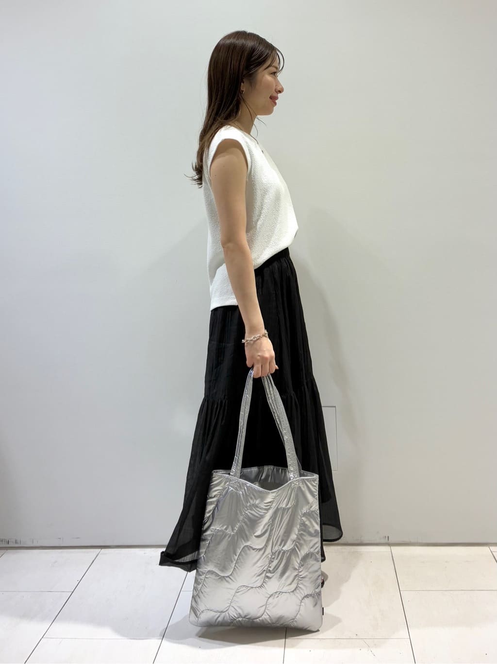 KAOさんの「INDIVI｜【2点セット／着回し◎】ノースリーブ＆ティアードスカート カセット服」を使ったコーディネート