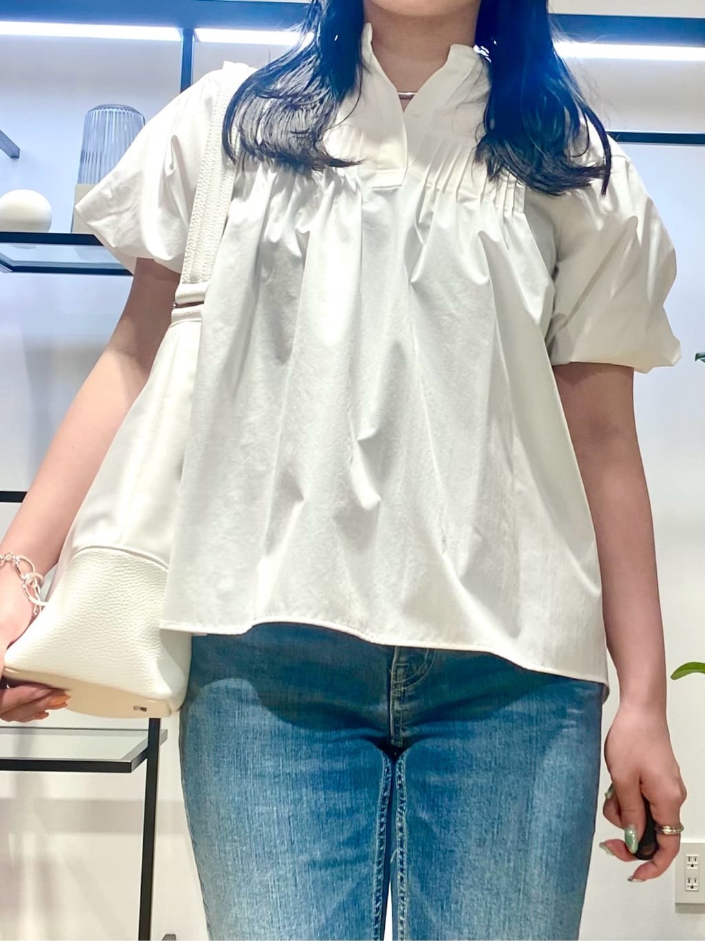 misakiさんの「INDIVI｜【褒められデニム】スリムストレート デニムパンツ」を使ったコーディネート