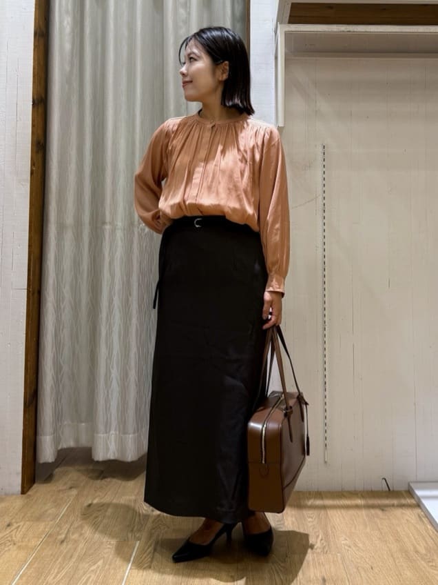 chさんの「THE SHOP TK｜ヴィンテージサテンギャザーシャツ」を使ったコーディネート