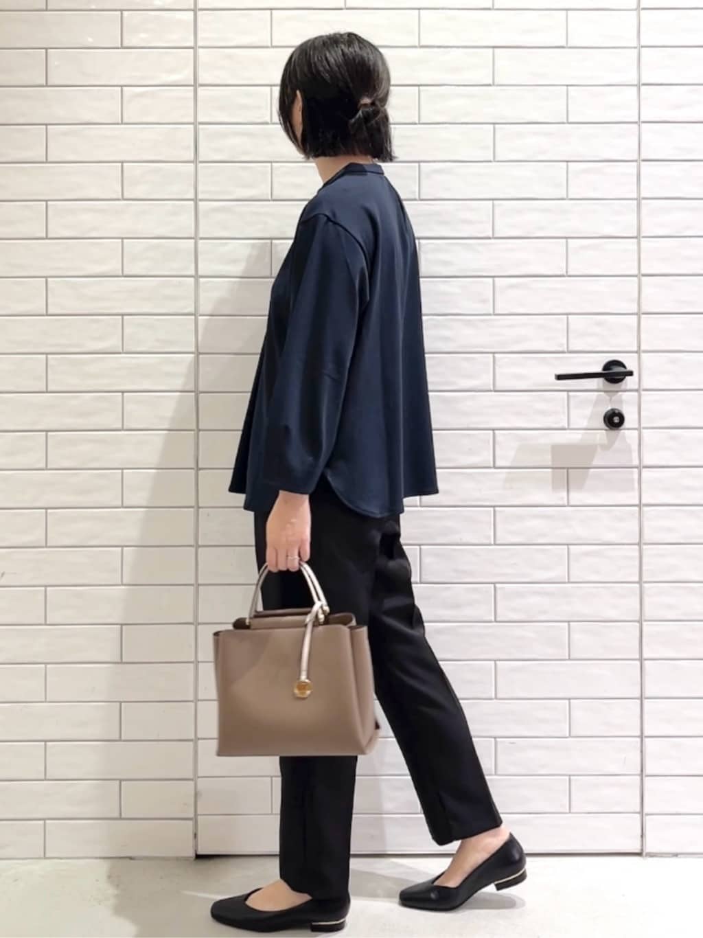 しおりさんの「OPAQUE.CLIP｜スキッパートップス【吸水速乾／UVケア／洗濯機OK】」を使ったコーディネート