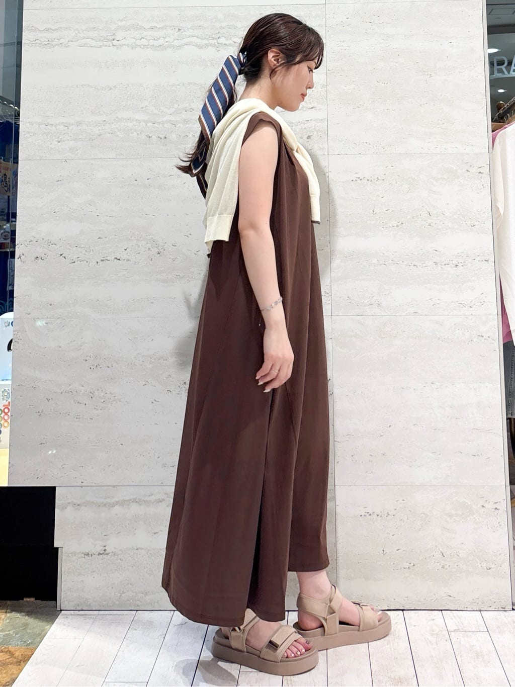 かほさんの「OPAQUE.CLIP｜【2WAY】素材アソートシャイニー巾着ミニショルダーバッグ」を使ったコーディネート