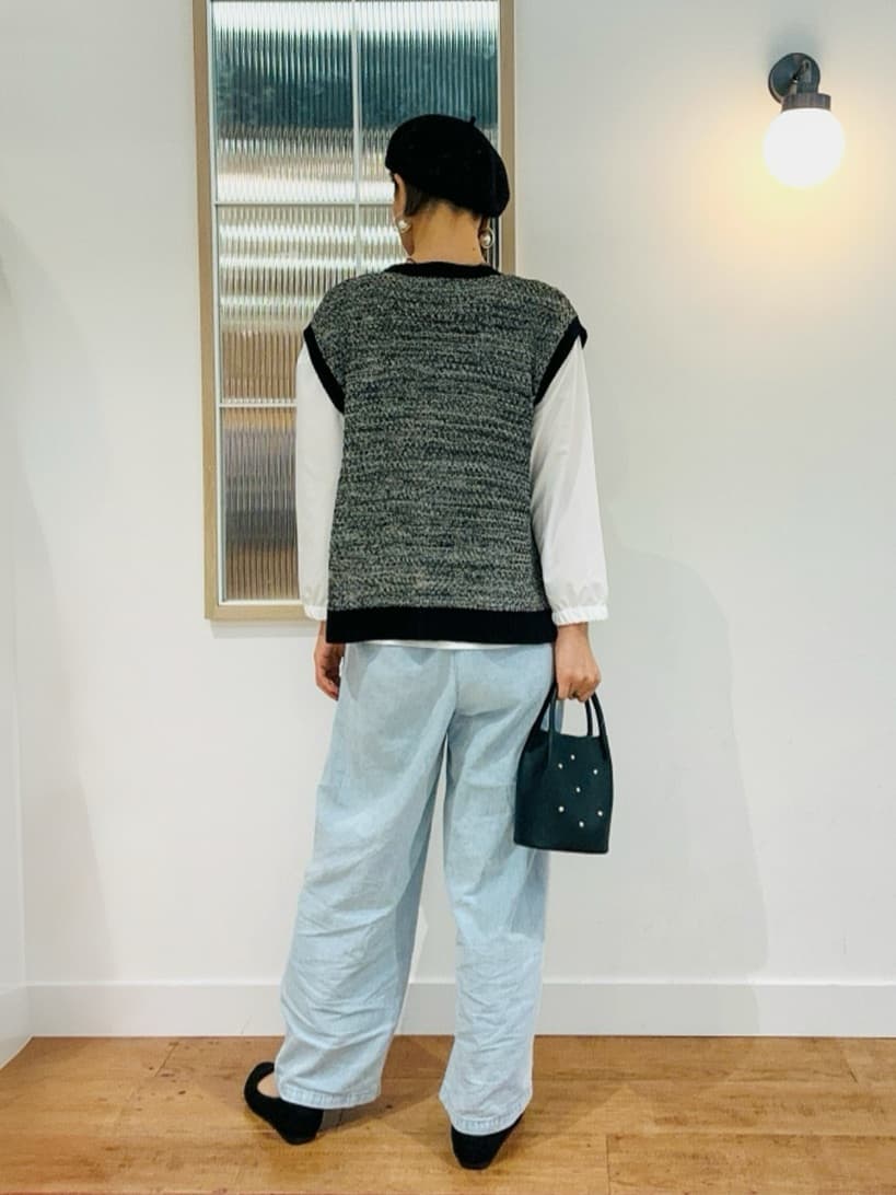 えまんさんの「SHOO･LA･RUE｜【2点セット/S-LL】着回しいろいろ 編み柄ベスト&times;ブラウス」を使ったコーディネート