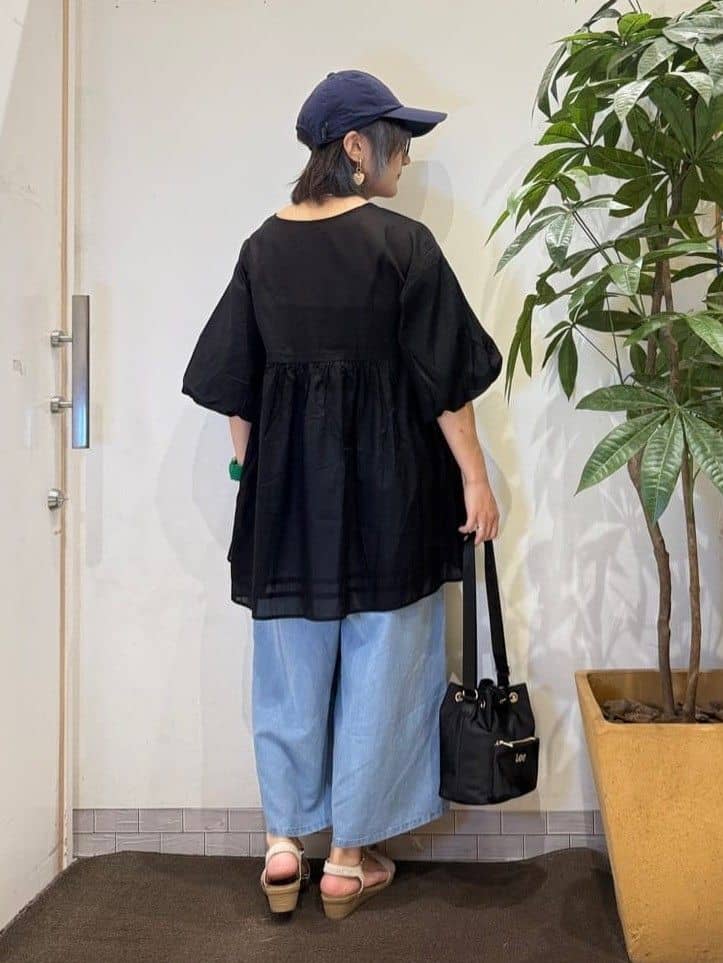misakiさんの「SHOO･LA･RUE｜【S-LL】一枚で着映え バルーンスリーブブラウス」を使ったコーディネート