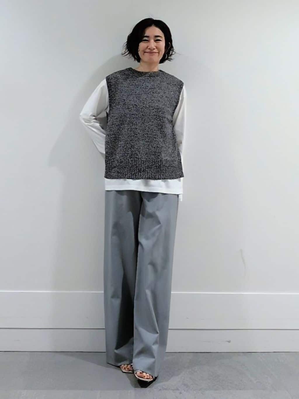 ミズタさんの「UNTITLED｜【重ね着レイヤードに】杢調ニットベスト」を使ったコーディネート