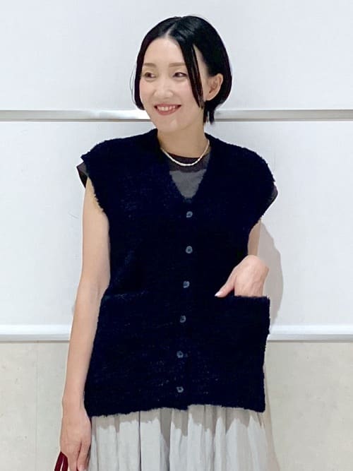 eriko さんの「Dessin｜【洗える】Vネックシャギーベスト」を使ったコーディネート