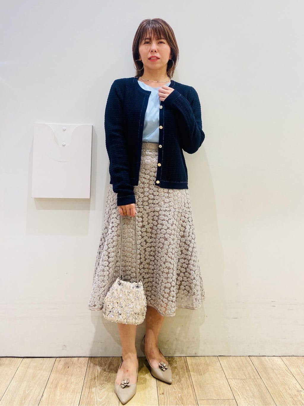 YUKOさんの「index｜ロゴ刺繍クルーカーディガン【洗濯機洗い可】」を使ったコーディネート