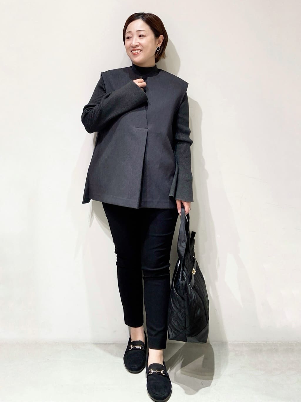 MIHOさんの「OPAQUE.CLIP｜ウォームタッチ イージーテーパードパンツ【洗濯機洗OK／ストレッチ】」を使ったコーディネート