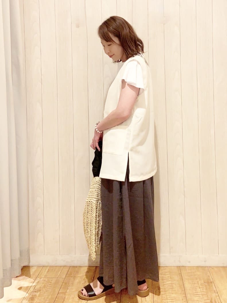 あいこさんの「SHOO･LA･RUE｜【汗ジミ防止/ひんやり/UV】フリルスリーブTシャツ」を使ったコーディネート