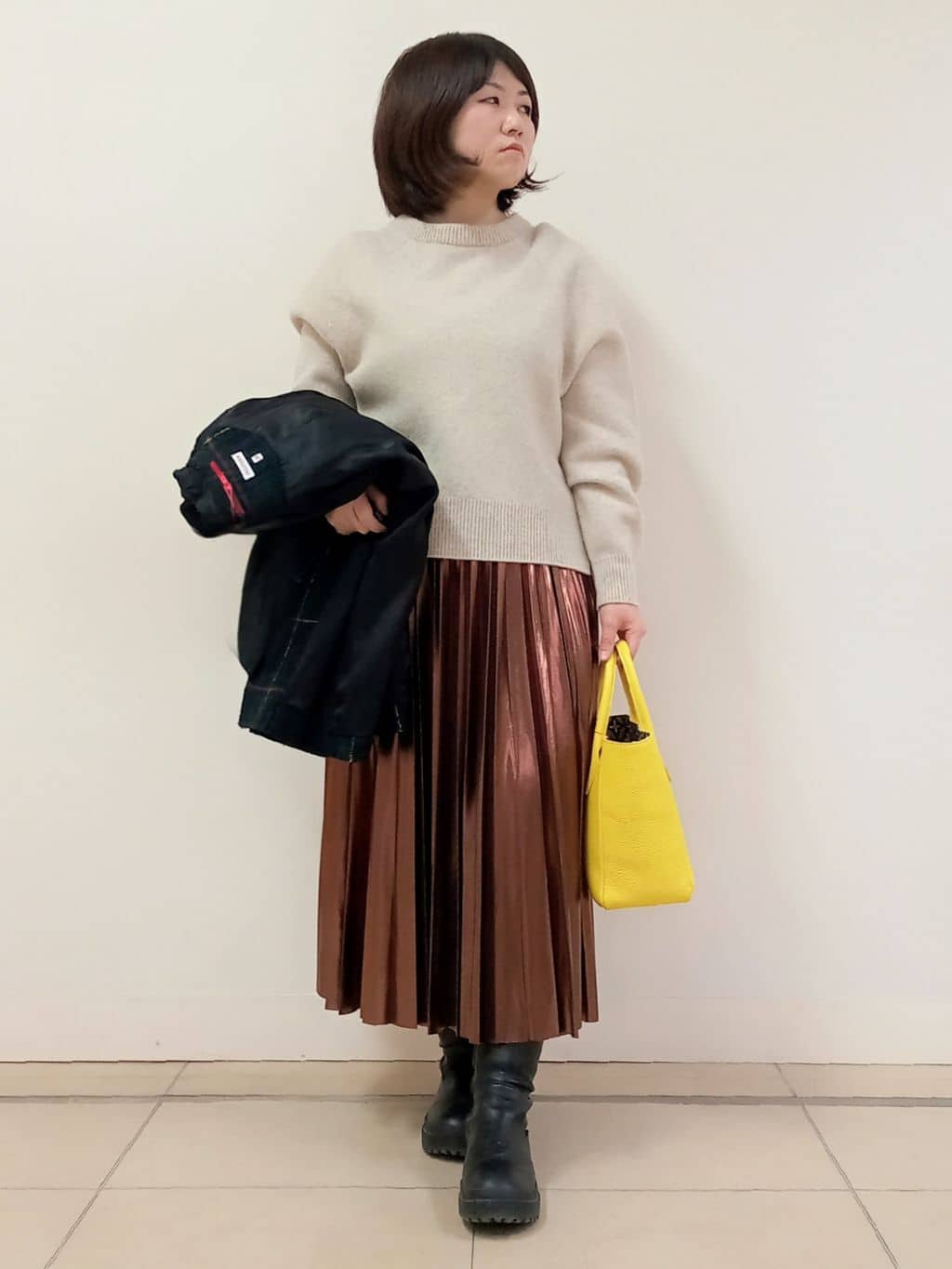 emiさんの「DRESSTERIOR｜◆【洗える/ストレッチ性/オンオフ】箔プリントプリーツスカート」を使ったコーディネート