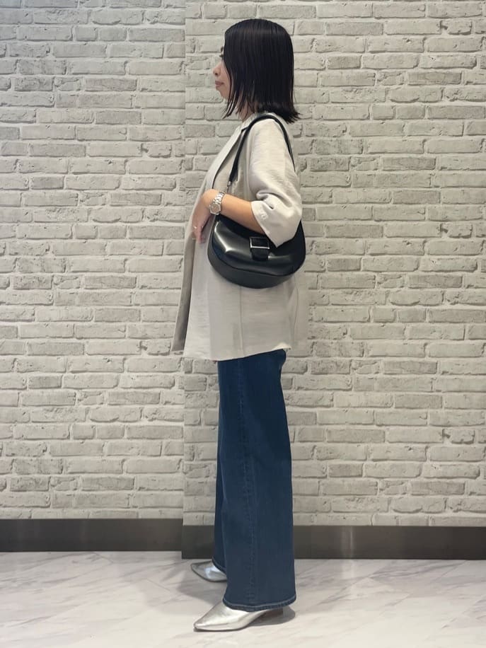 Mikoさんの「INDIVI｜【褒められデニム】ワイドストレート デニムパンツ」を使ったコーディネート