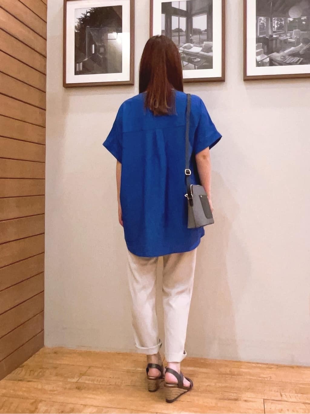 ゆっきーさんの「SHOO･LA･RUE｜【S-LL】さらりとしたタッチが上品見え ワンボタンデザイン トップス」を使ったコーディネート