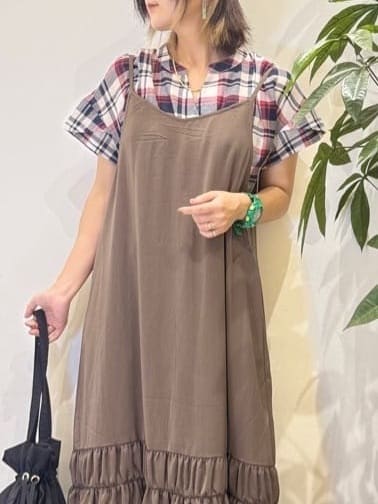 misakiさんの「SHOO･LA･RUE｜【ひんやり】シャーリングがアクセントに 大人のデザインキャミワンピース」を使ったコーディネート