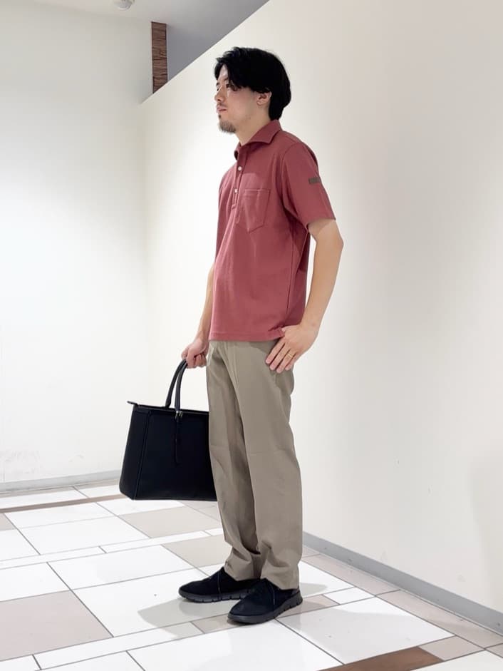 及川さんの「TAKEO KIKUCHI｜【COOL CITY WEAR】アーバンクール パンツ /接触冷感・吸水速乾」を使ったコーディネート