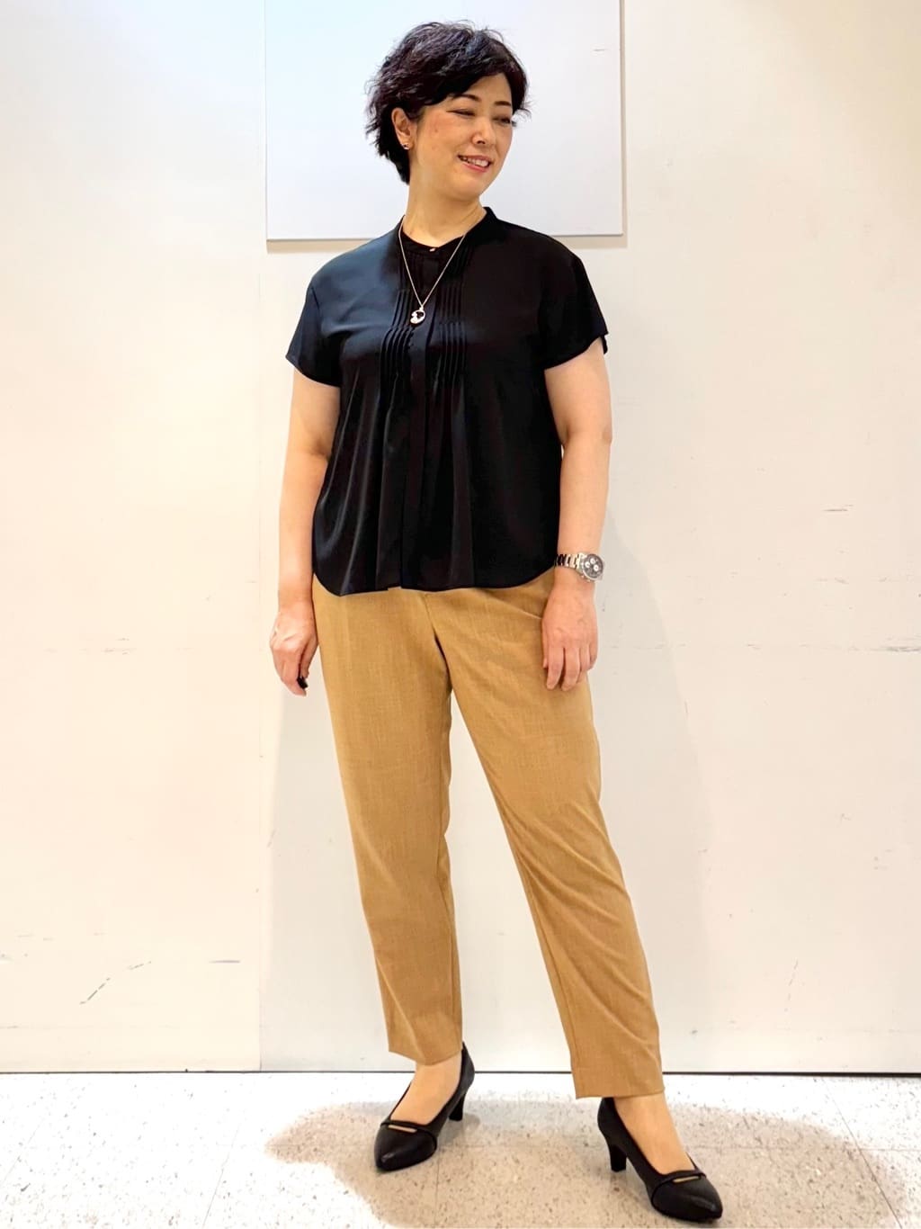ヤスコさんの「Reflect｜【インナーに◎／すっきり見え！長め丈】タックデティールブラウス」を使ったコーディネート