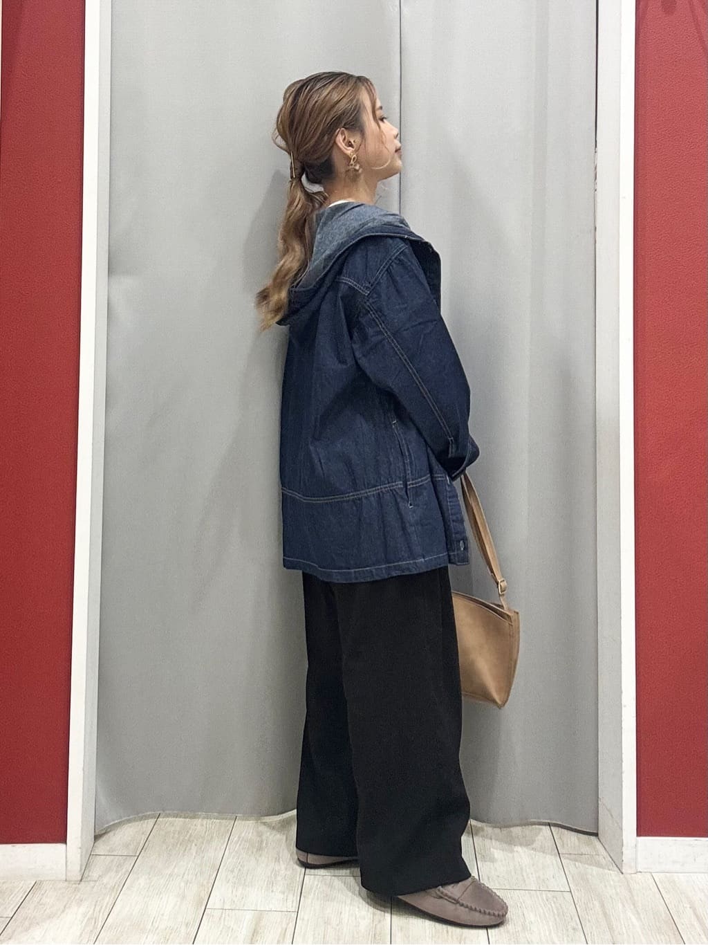 shioさんの「SHOO･LA･RUE｜グラフィックアソート ベーシックロンT」を使ったコーディネート