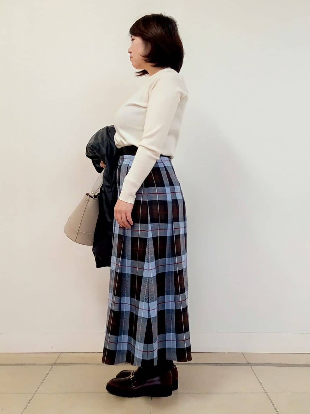 emiさんの「DRESSTERIOR｜ストレッチフルニードルニット」を使ったコーディネート
