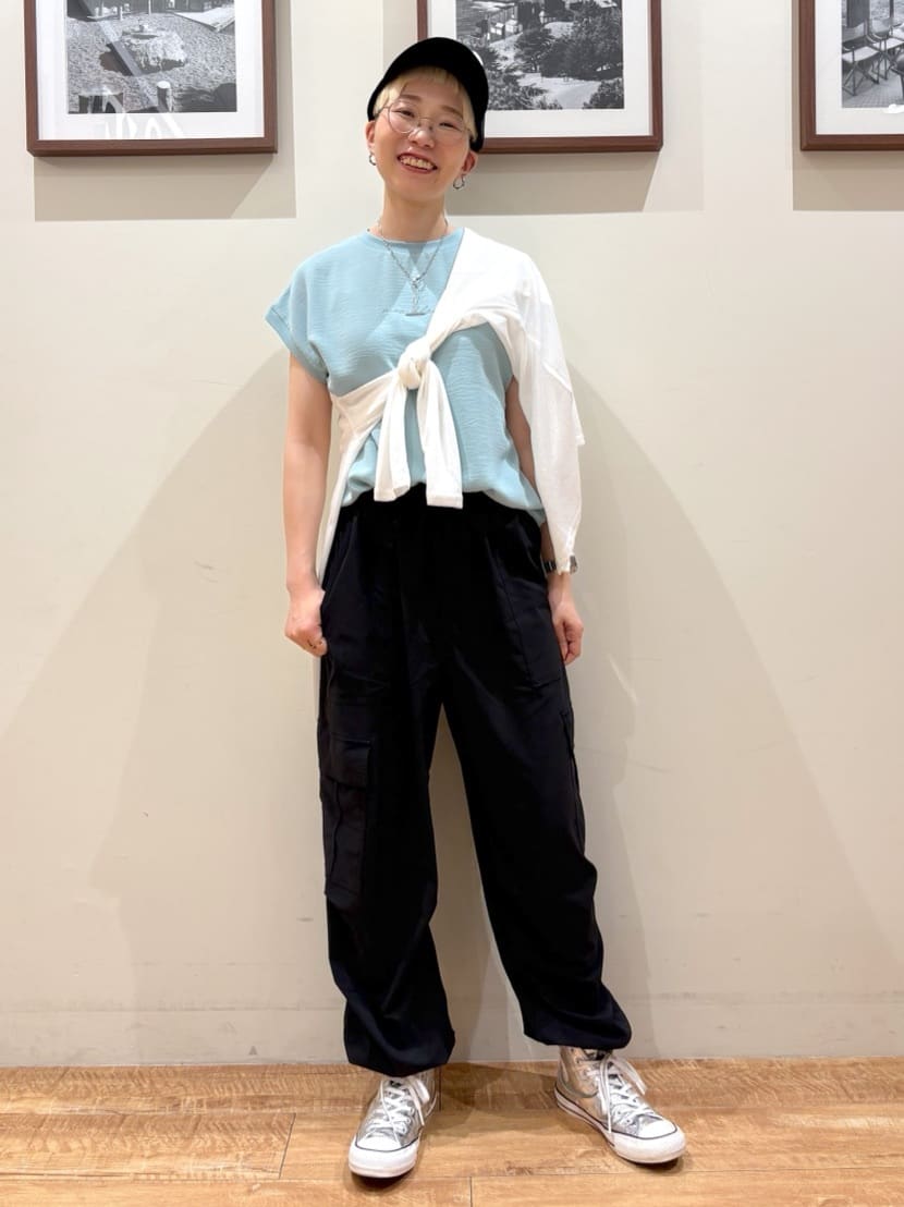 Ayumiさんの「SHOO･LA･RUE｜◆【S-LL/ひんやり/洗濯後しわになりにくい】程よいシアー感 ロゴTシャツブラウス」を使ったコーディネート