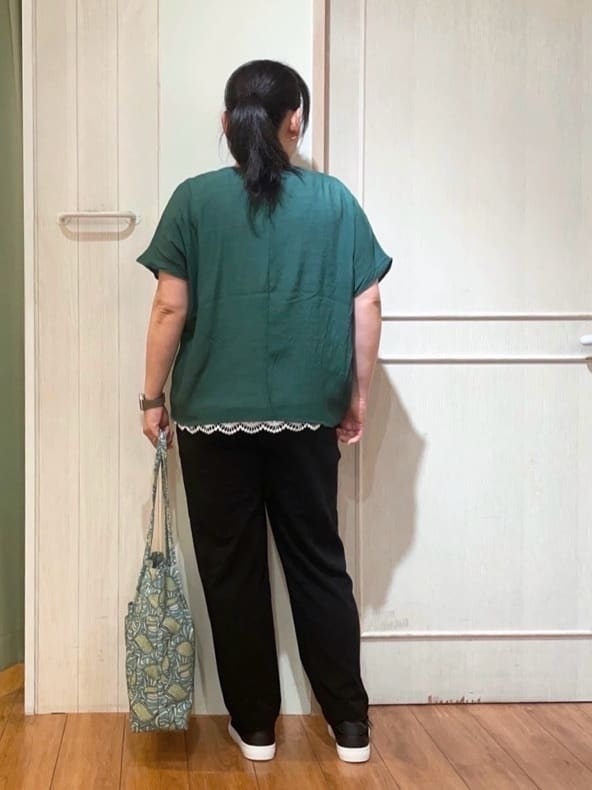 ke-yさんの「SHOO･LA･RUE｜【S-LL】着るだけで簡単にコーデが決まる レースレイヤード風ドルマントップス」を使ったコーディネート