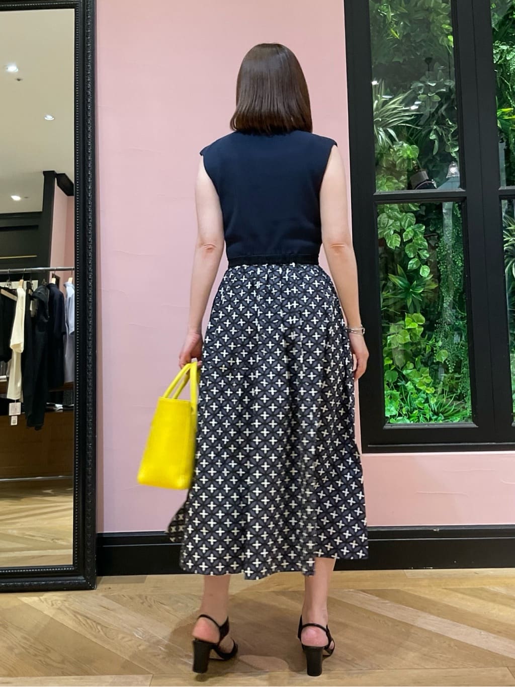 maruさんの「DRESSTERIOR｜【otonaMUSE5月号掲載/日本製】シュリンクレザーミニトート」を使ったコーディネート