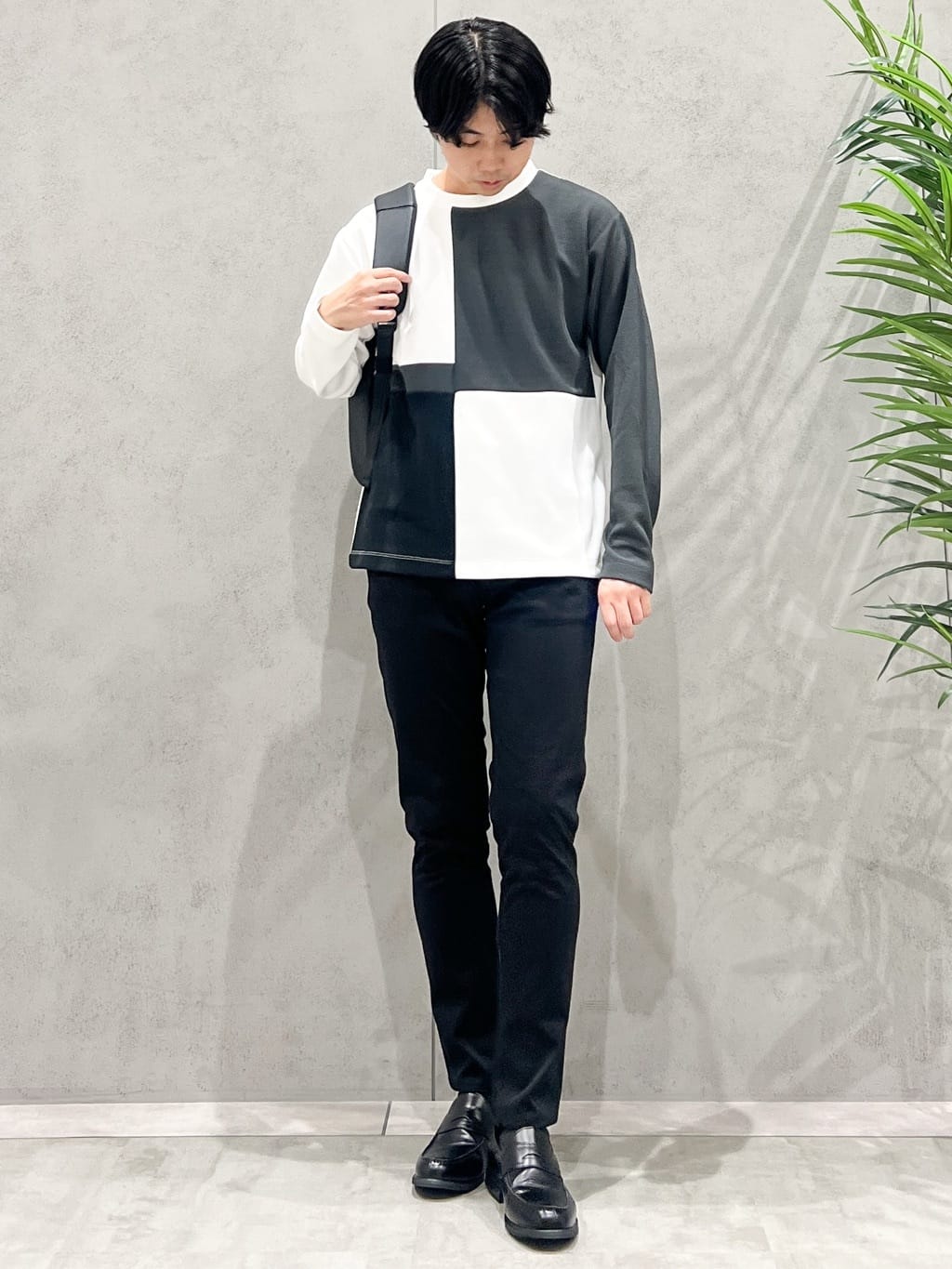 SHI-MAさんの「THE SHOP TK｜【一枚で着映える】パターンブロッキング長袖Tシャツ 洗濯機OK」を使ったコーディネート