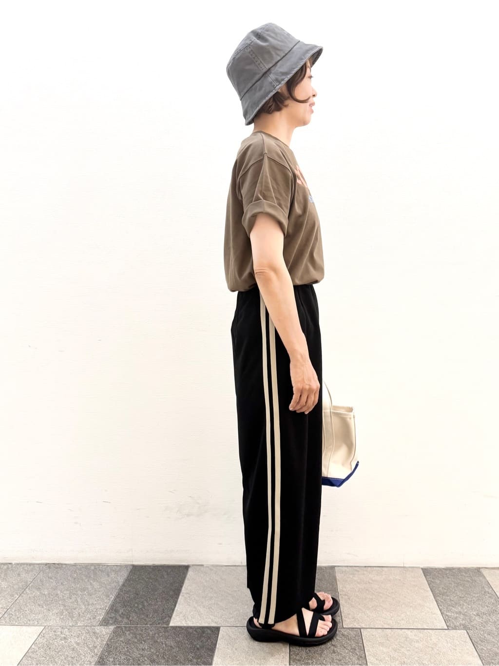 Haruさんの「Dessin｜【洗える】オーガニックコットンロゴTシャツ」を使ったコーディネート
