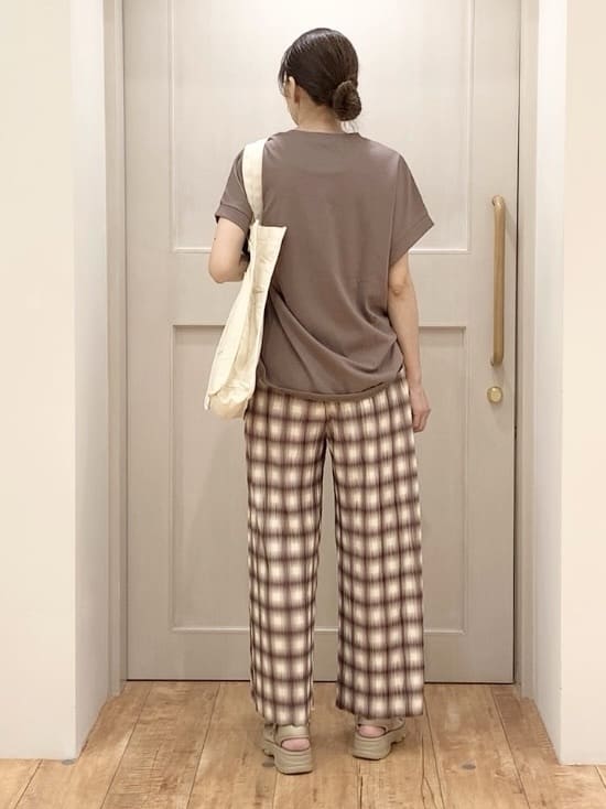 tamuさんの「SHOO･LA･RUE｜【S-LL/汗ジミ軽減/ひんやり/UV】体型カバーに タック入りドルマントップス」を使ったコーディネート