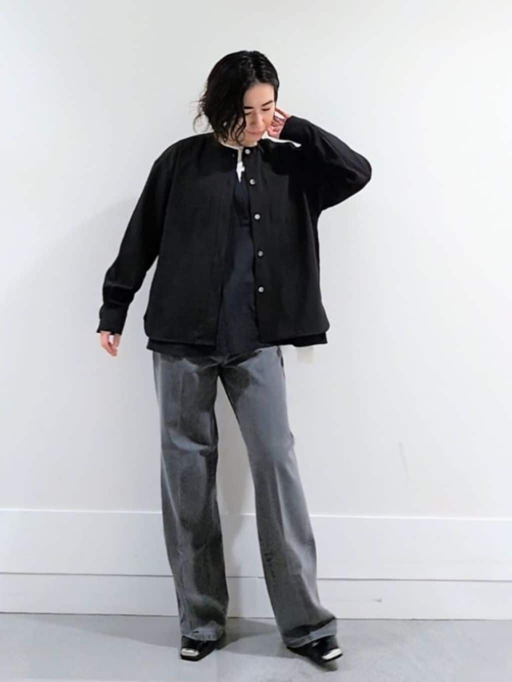 ミズタさんの「UNTITLED｜【秋も着られる/セットアップ可】リラククールシャツ」を使ったコーディネート