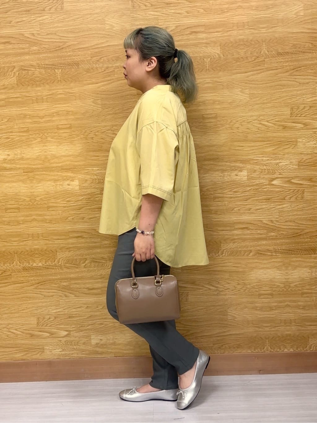 ぁむさんの「SHOO･LA･RUE｜【S-LL/洗濯後しわになりにくい】バックギャザーがアクセント スッキパーブラウス」を使ったコーディネート