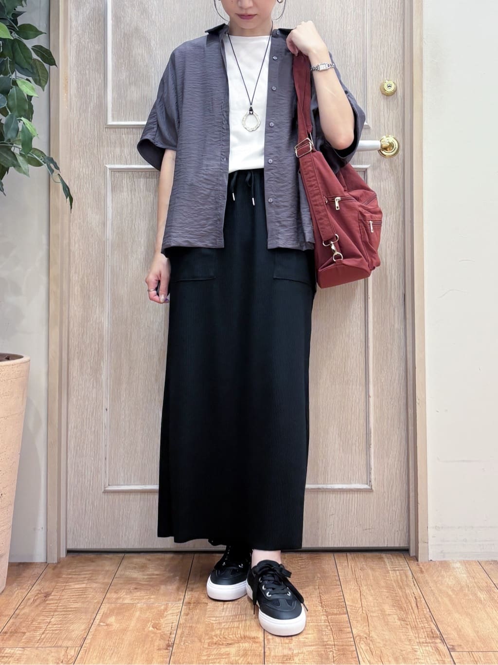 なみさんの「SHOO･LA･RUE｜【洗える/S-LL/5分袖】1枚でも羽織としても。さらさらドレープシャツ」を使ったコーディネート