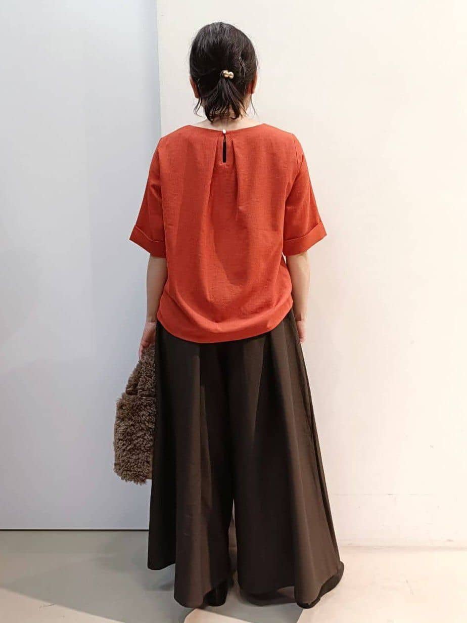 あんさんの「THE SHOP TK｜麻調メッシュブラウス【二の腕カバー/洗える】」を使ったコーディネート