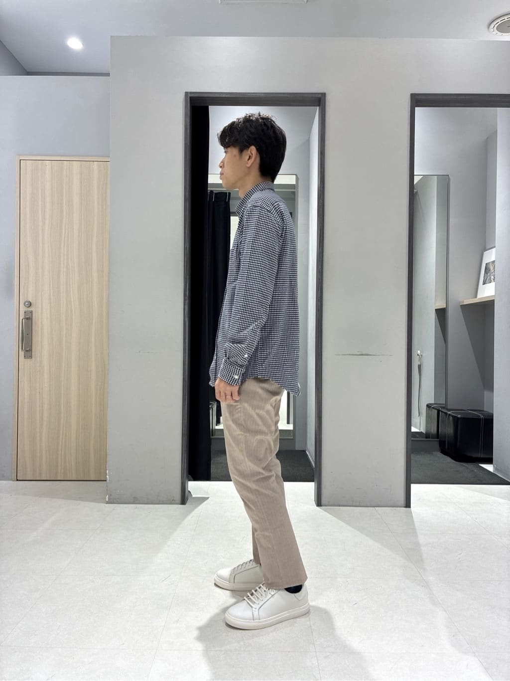 わいずみさんの「TAKEO KIKUCHI｜【抗菌防臭/シーズンレス】シアサッカーギンガムチェック ストレッチシャツ」を使ったコーディネート