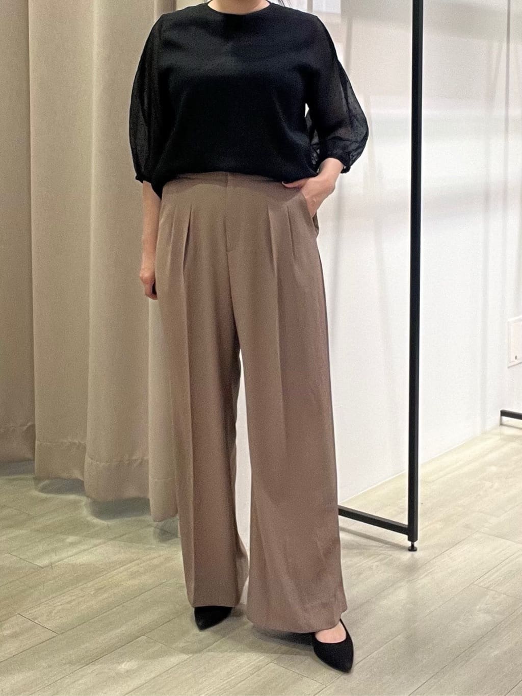 TOMOMIさんの「INDIVI｜フロッキードットブラウス」を使ったコーディネート