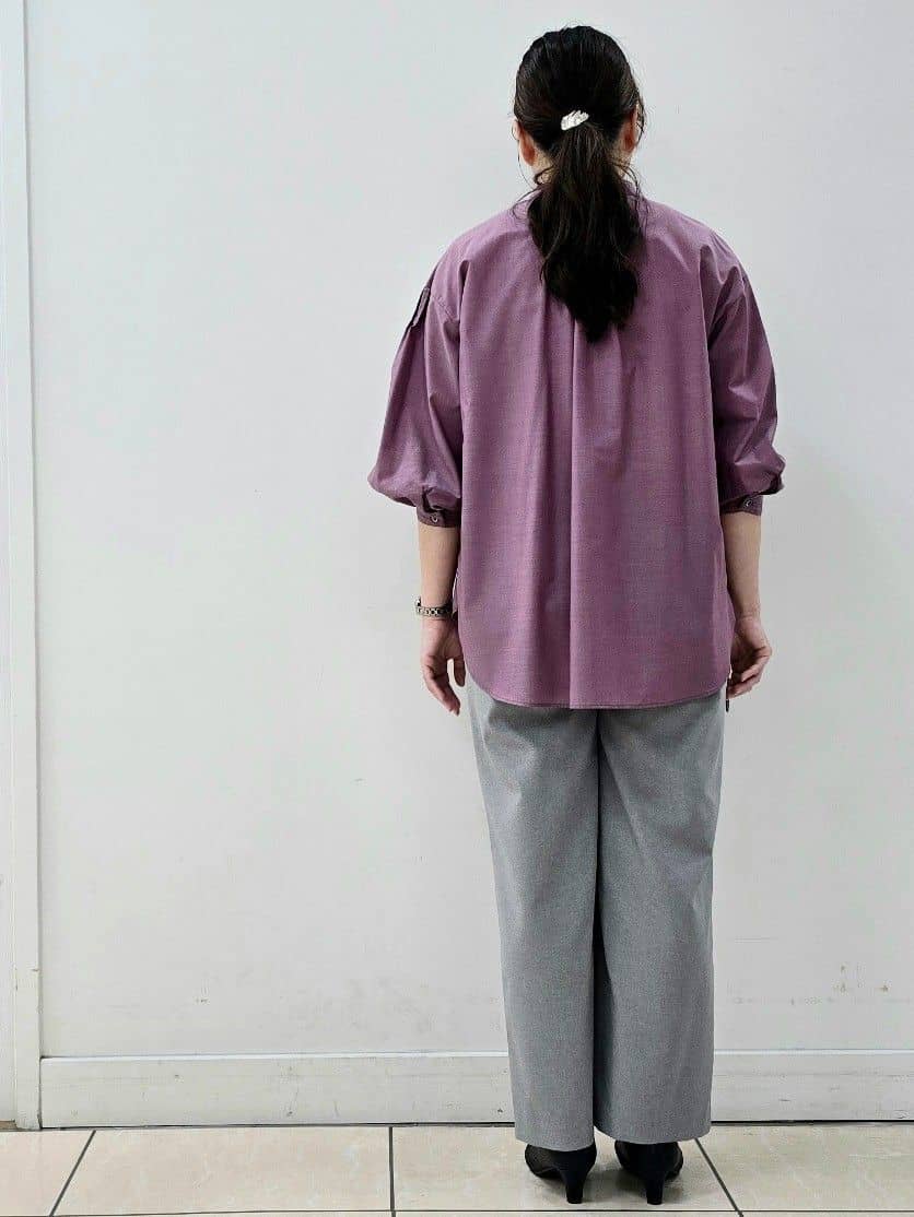 fkeさんの「Reflect｜【程よいゆとり感／体型カバー】ピンタックデザインシャンブレーブラウス」を使ったコーディネート