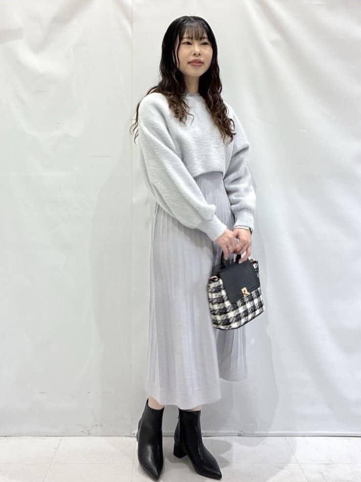 komaさんの「OPAQUE.CLIP｜ラメフェザープルオーバーセット ニットワンピース【洗濯機OK】《XS～LL》」を使ったコーディネート