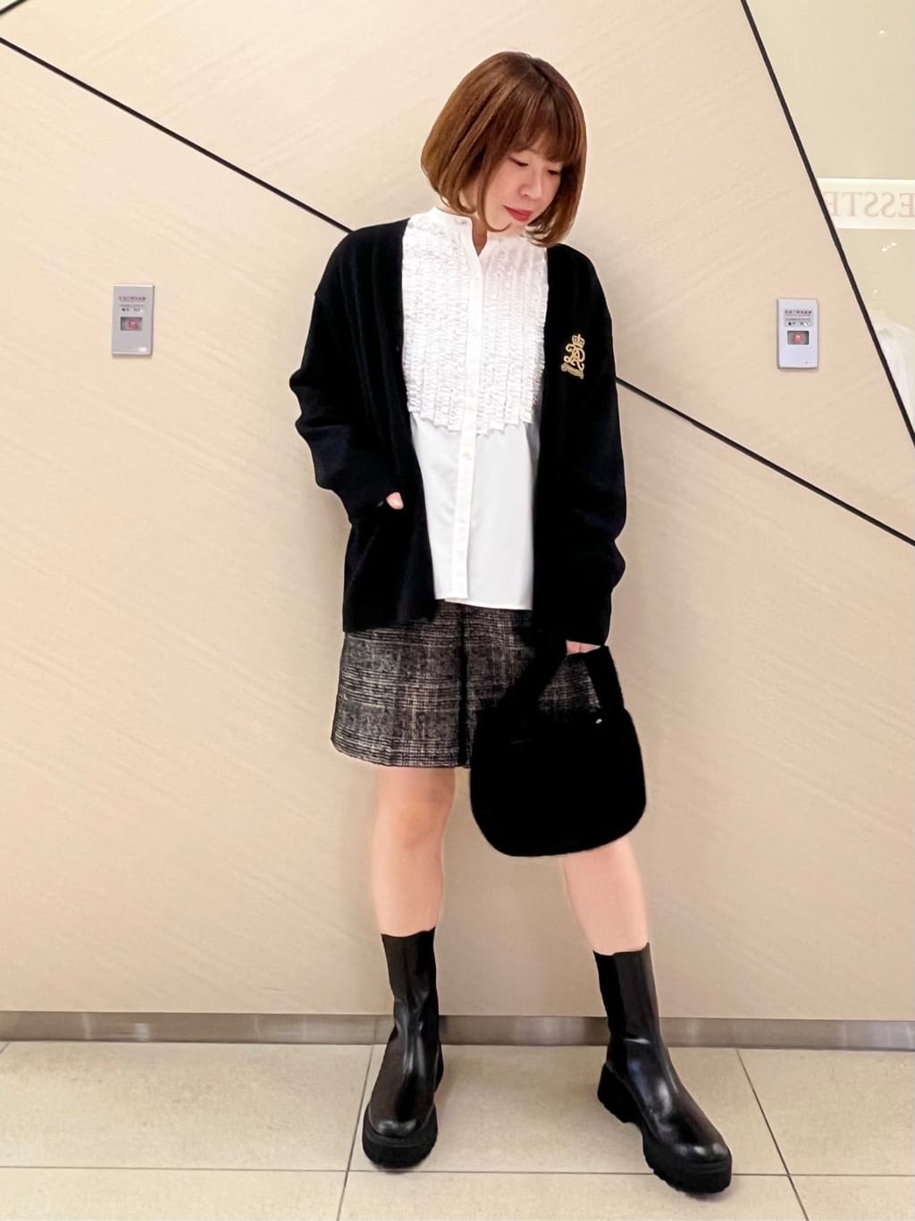 yahataさんの「DRESSTERIOR｜◆コンパクトフェイクファーバッグ」を使ったコーディネート