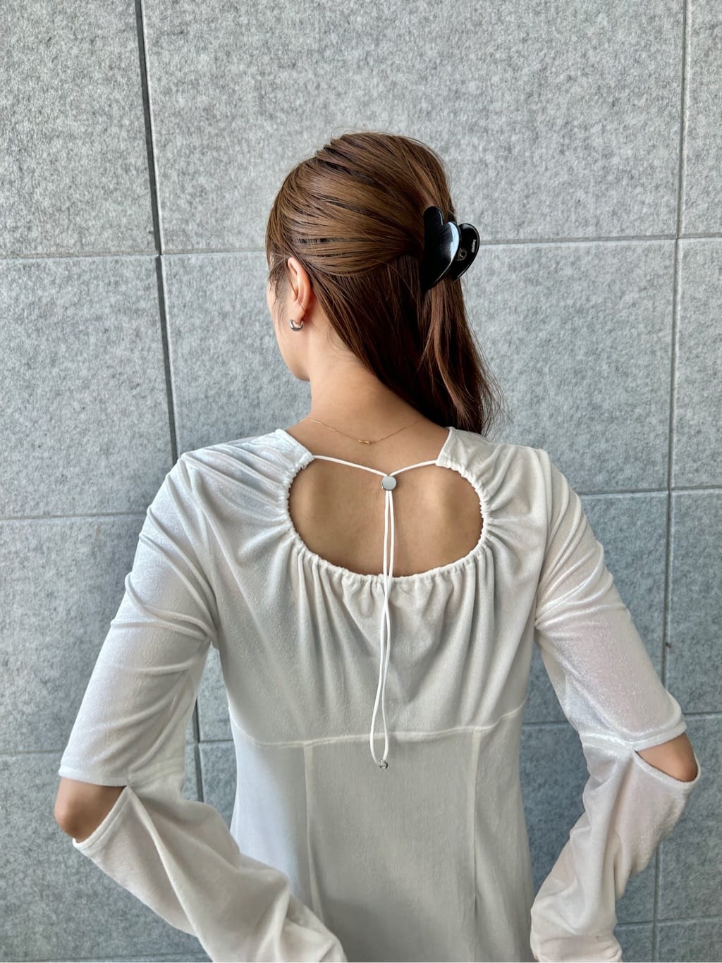 harunaさんの「CODE A｜velvet open back dress」を使ったコーディネート