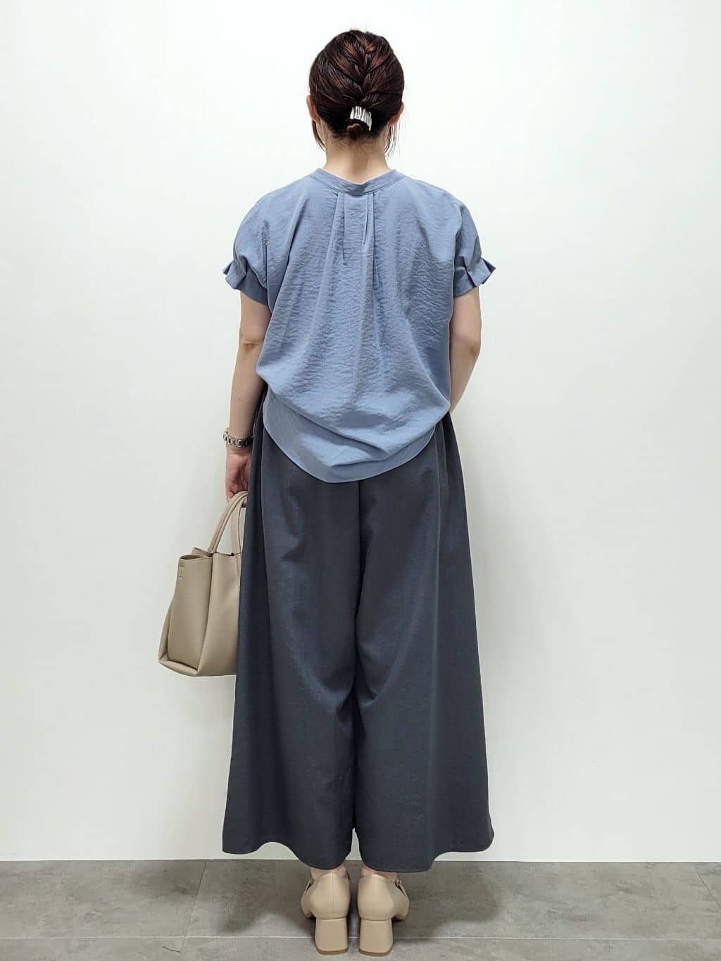 kinaさんの「index｜《7色展開／XS-LLサイズ》タックスリーブスキッパーブラウス【洗濯機洗い可／吸水速乾／抗ピル／防シ」を使ったコーディネート